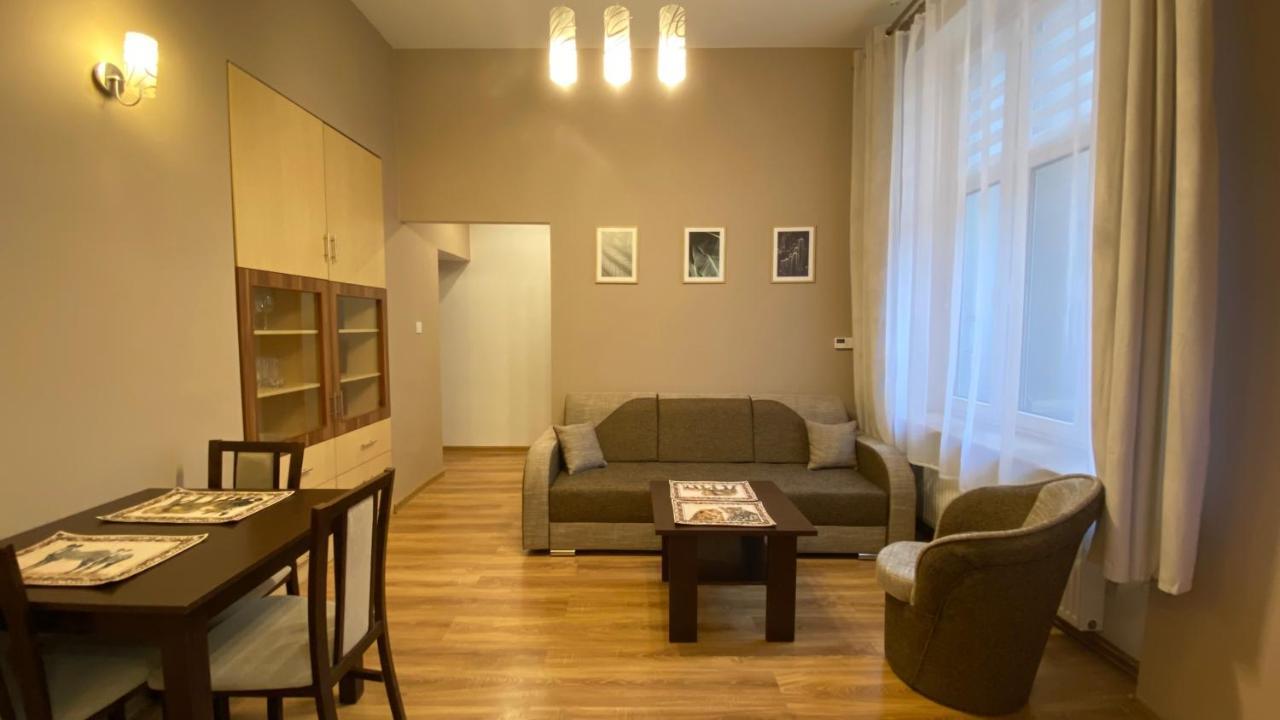 Lublinbnb - Exclusive Family Apartment ------ In The Heart Of Lublin -------------------------------- Bedroom & Living Room & Kitchen Exterior foto